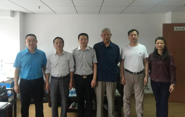 张家港市安徽商会来访合影3副本.jpg