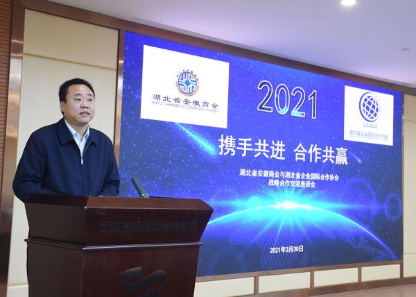 许鹏主持.jpg