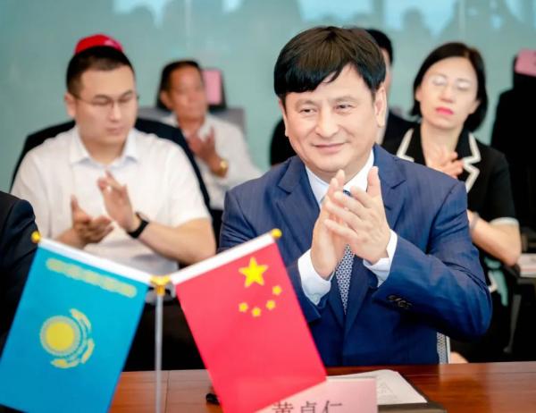 黄会长.jpg